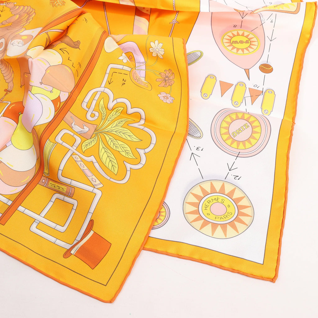 Pañuelo de seda Hermès Carré 90 "Té para dos" en color naranja