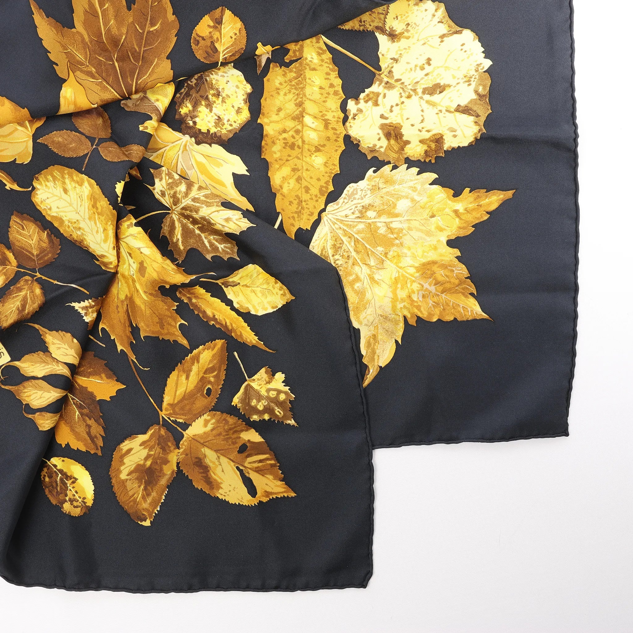 Hermès Carré 90 "Tourbillon" Silk handkerchief in Black