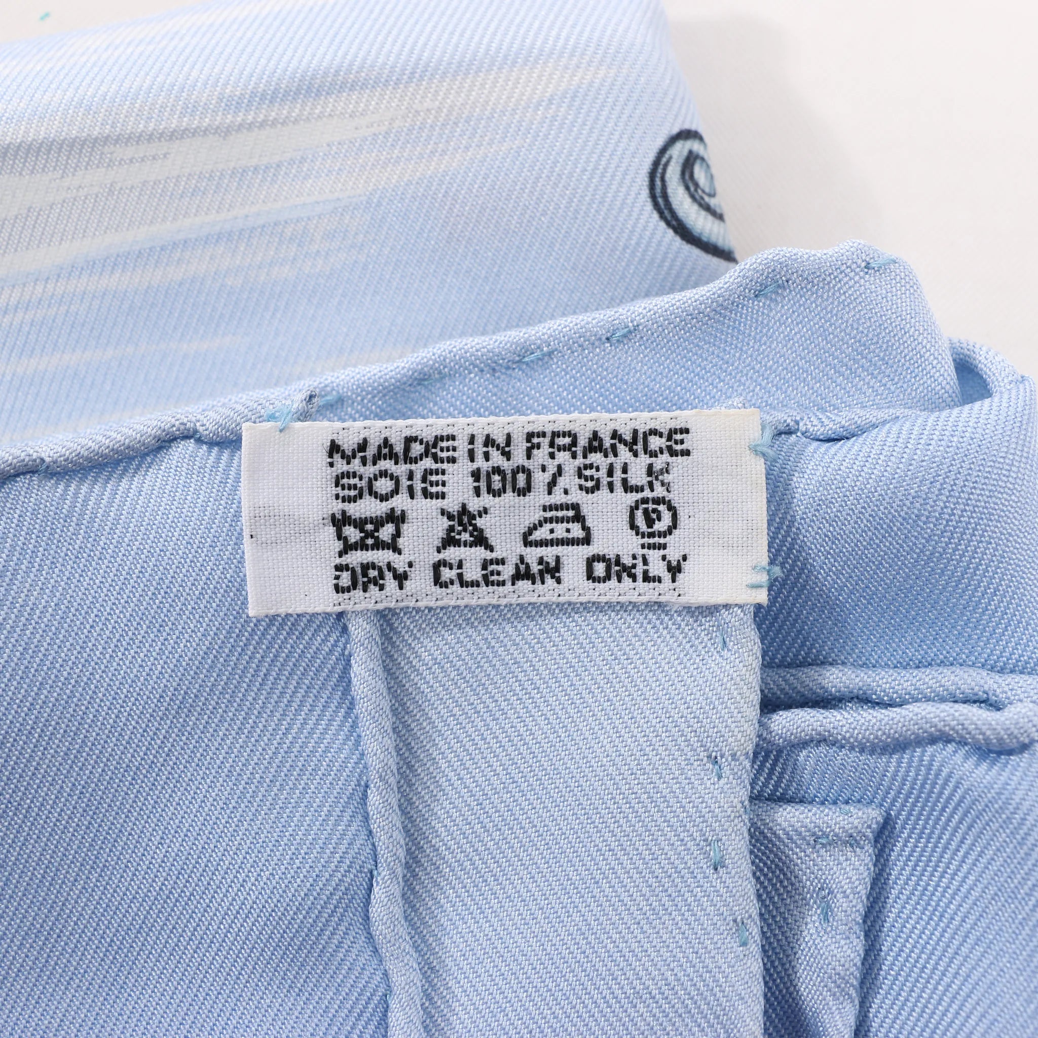 Hermès Carré 90 "Traineaux et glissades" Silk handkerchief in Blue