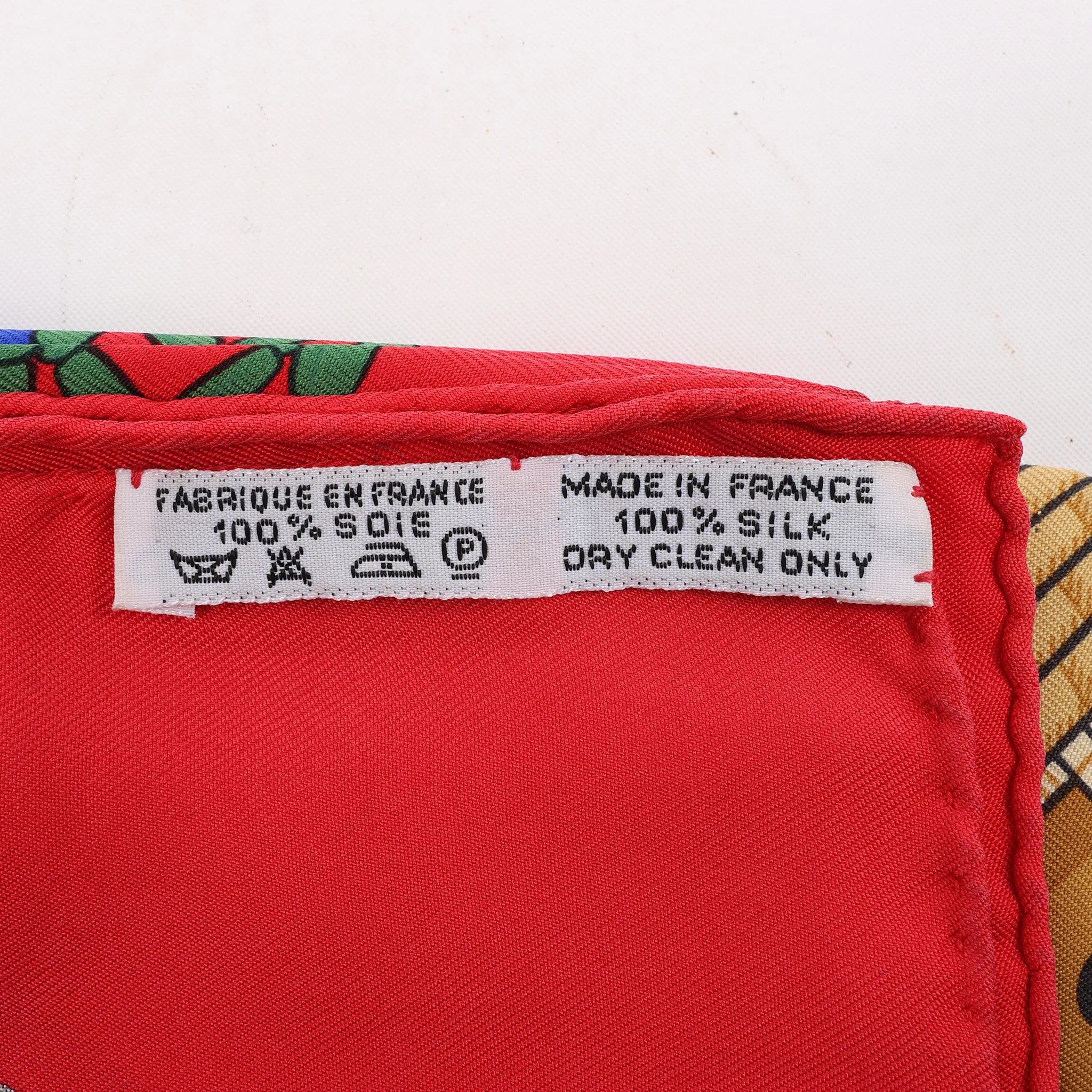 Hermès Carré 90 "Tresor Royal du Benin" Silk handkerchief in Red