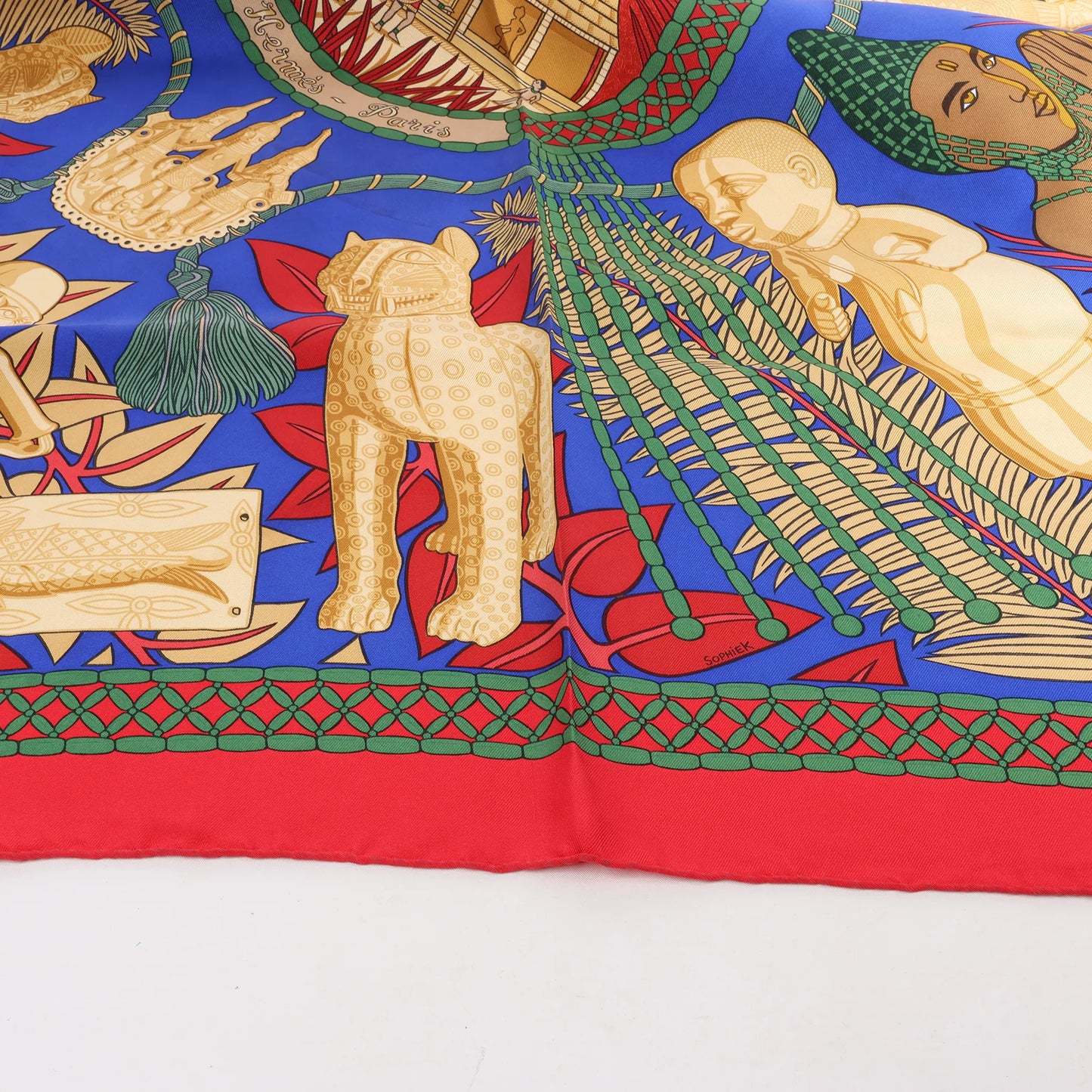 Hermès Carré 90 "Tresor Royal du Benin" Silk handkerchief in Red