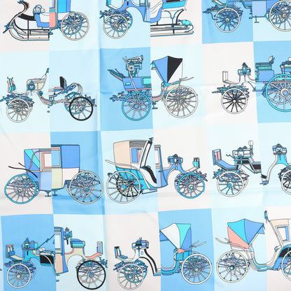 Hermès Carré 90 „Voitures Exquises Elaborate Carriages“ Seidentaschentuch in Blau
