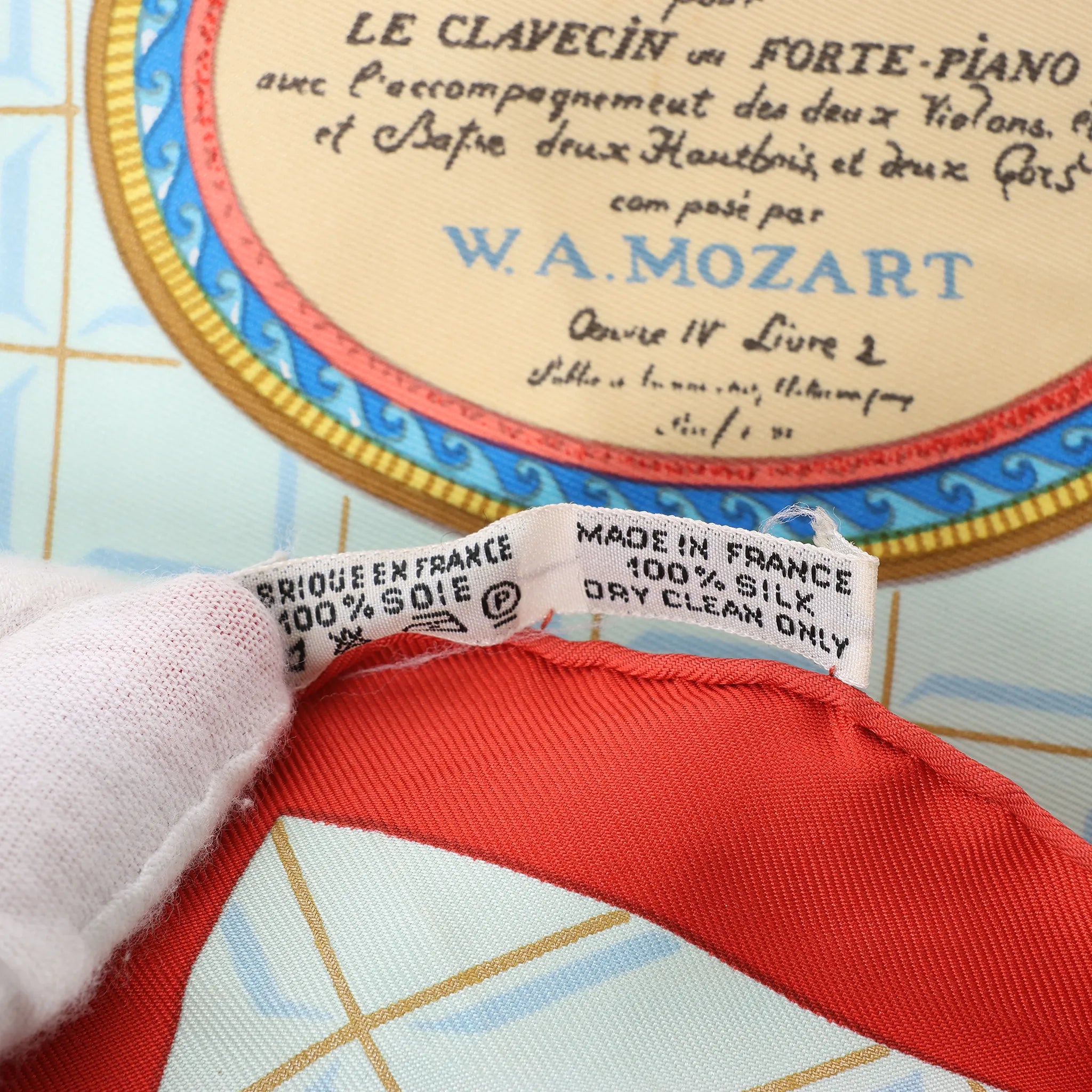 Hermès Carré 90 "Hommage à Mozart" Silk handkerchief in Red x Blue