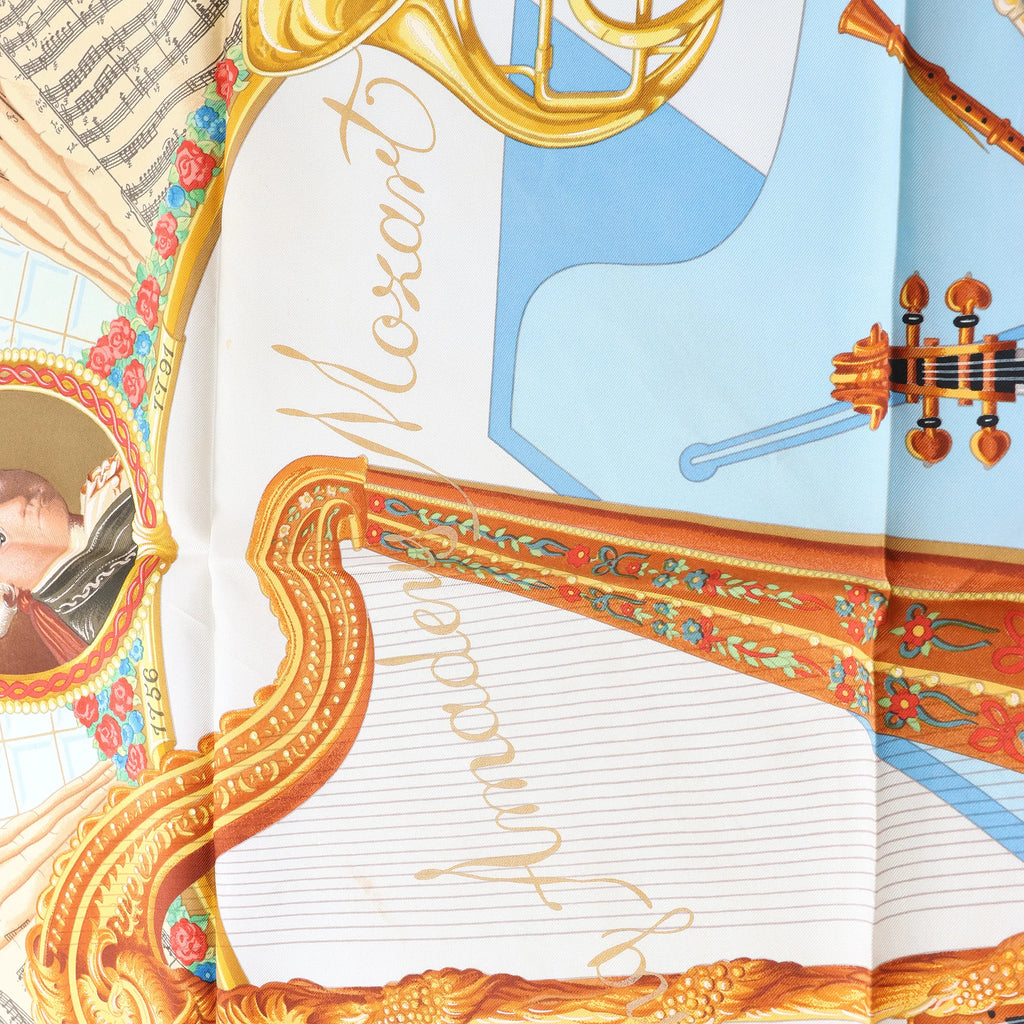 Hermès Carré 90 "Hommage à Mozart" Silk handkerchief in Red x Blue