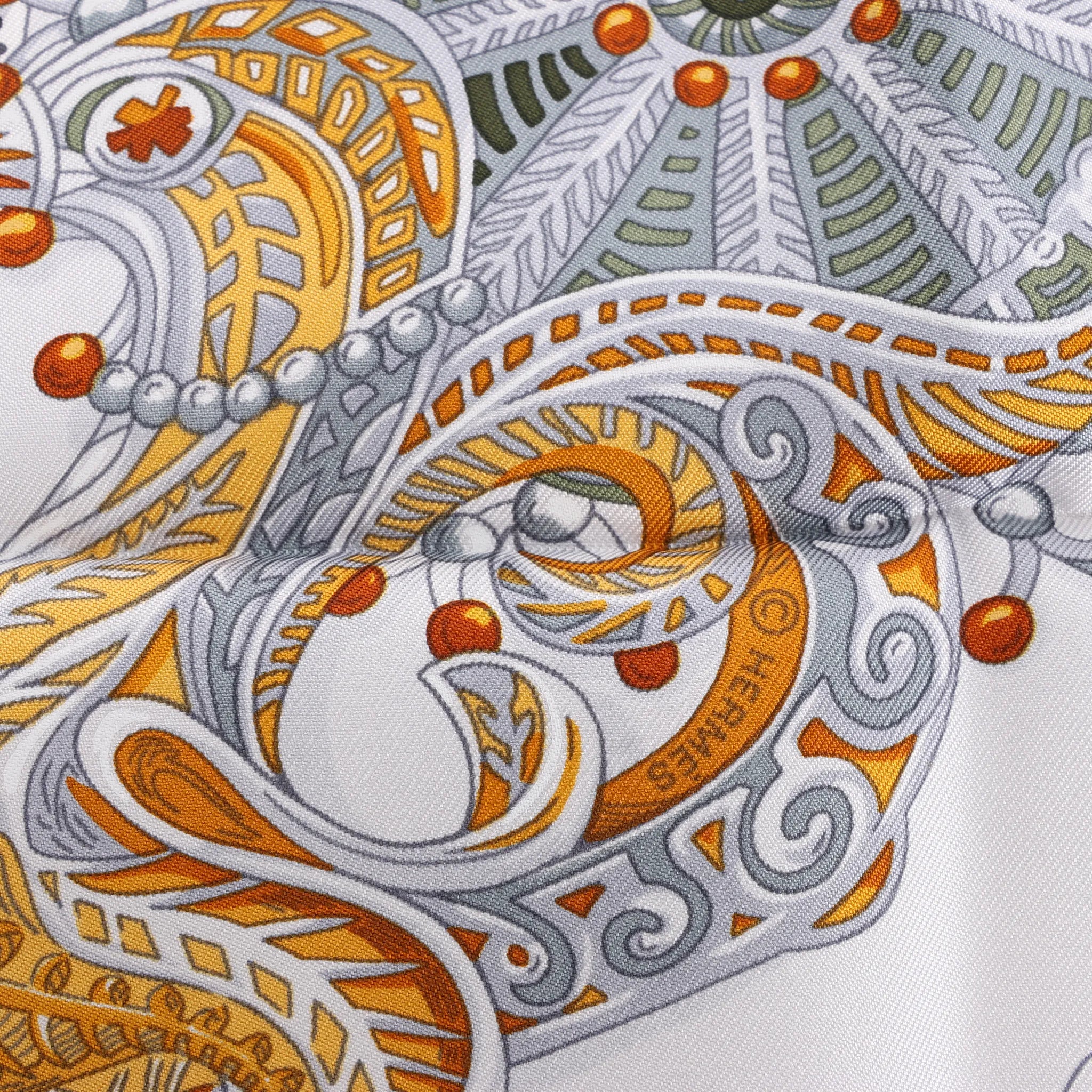 Hermès Carré 90 "Zenobie Reine de Palmyre" Silk handkerchief in Beige x Green