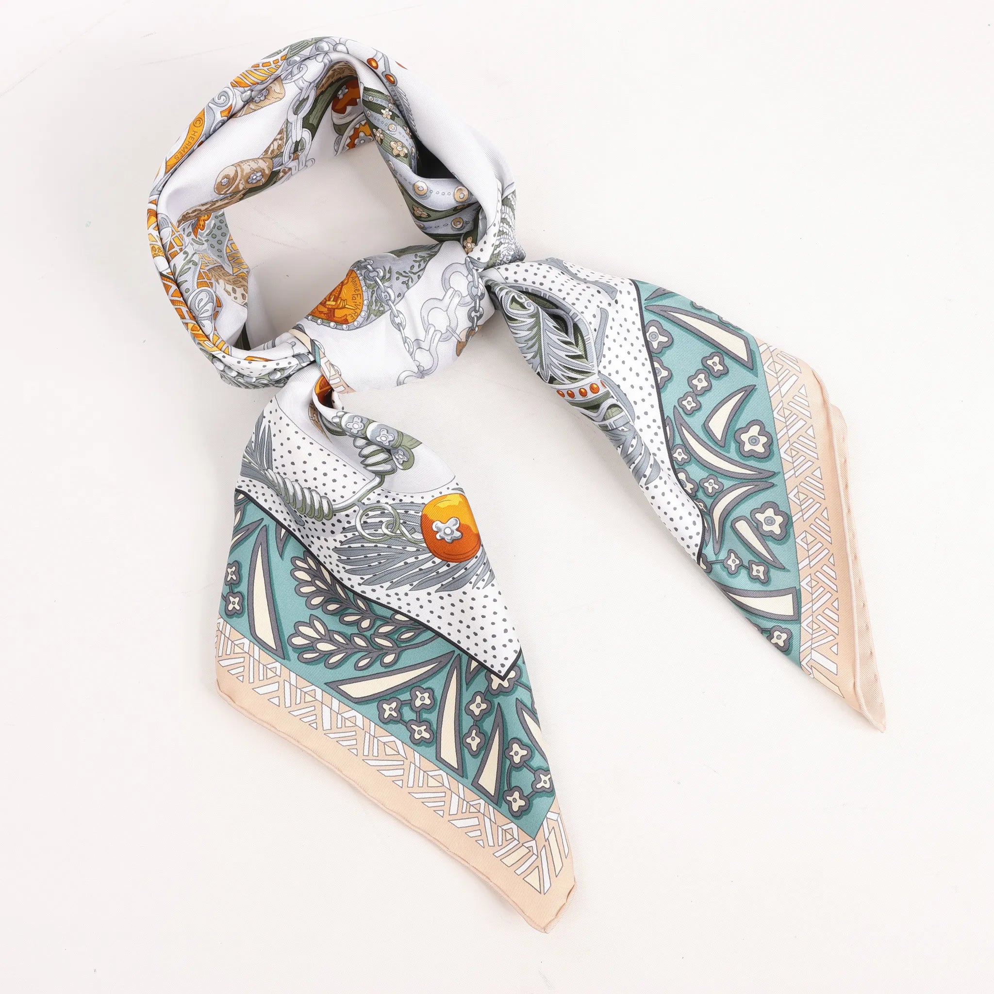 Hermès Carré 90 "Zenobie Reine de Palmyre" Silk handkerchief in Beige x Green