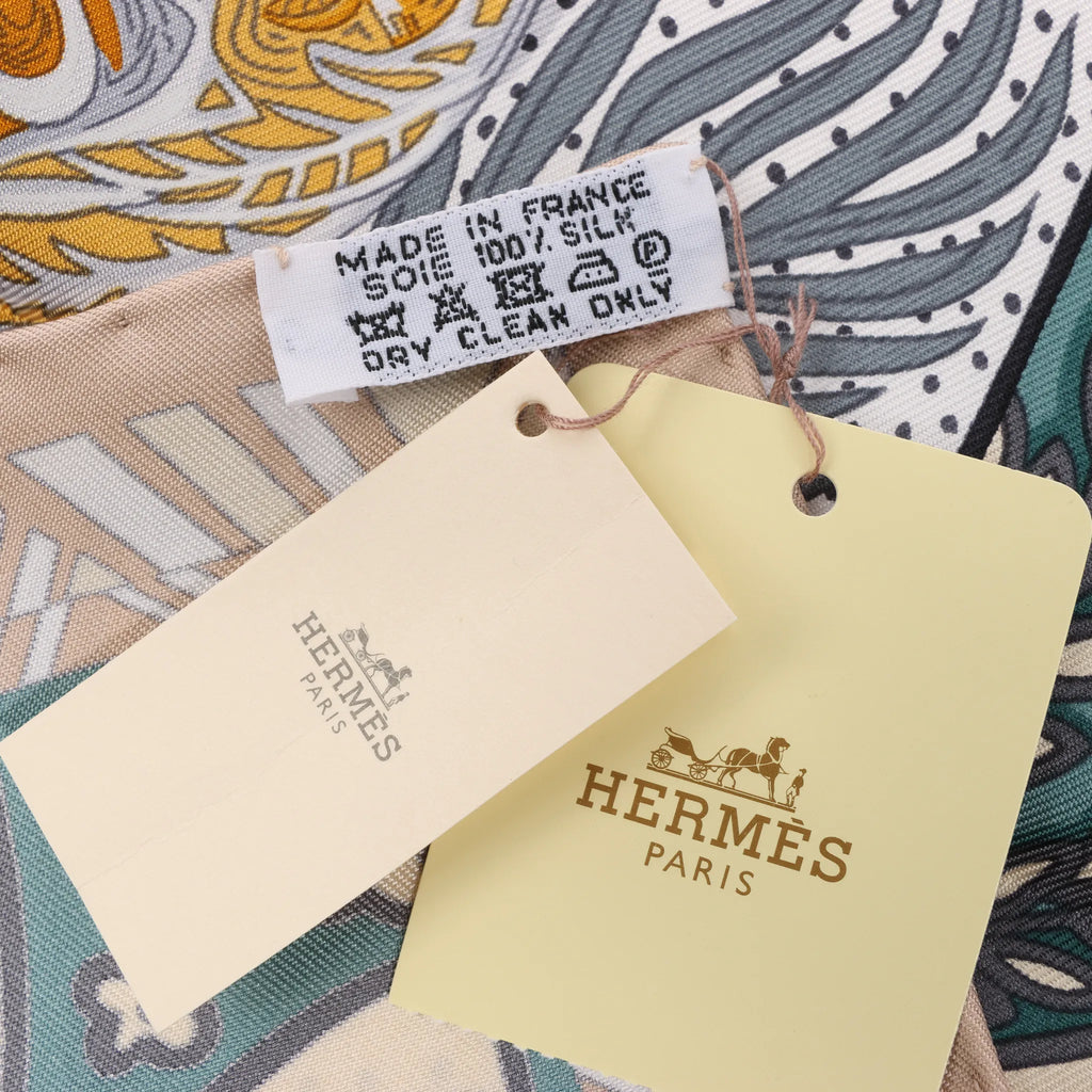 Hermès Carré 90 "Zenobie Reine de Palmyre" Silk handkerchief in Beige x Green