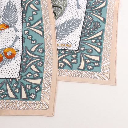 Hermès Carré 90 „Zenobie Reine de Palmyre“ Seidentaschentuch in Beige x Grün