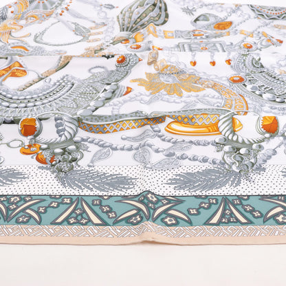 Hermès Carré 90 „Zenobie Reine de Palmyre“ Seidentaschentuch in Beige x Grün