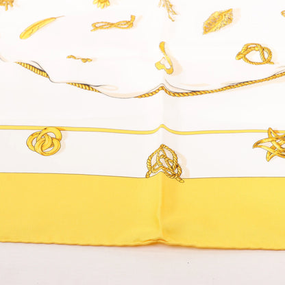 Hermès Carré 90 „Clips“ Seidentaschentuch in Gelb