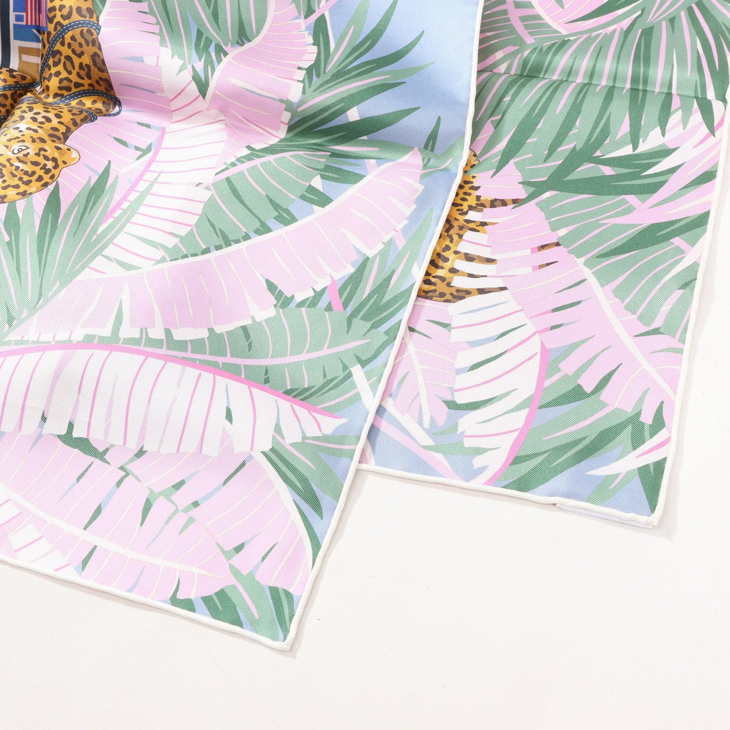 Hermès Carré 90 Double Face "Les Douze Léopards" Mouchoir en soie en Multicolore