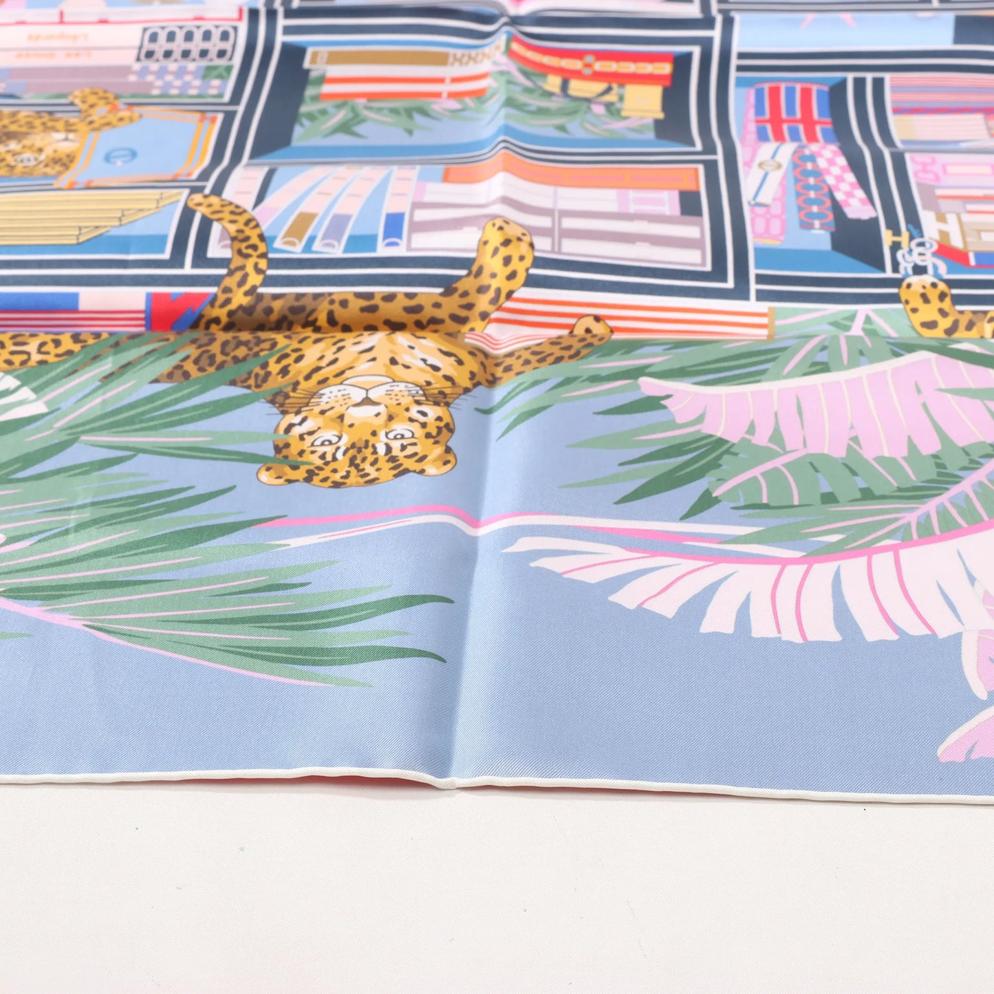 Hermès Carré 90 Double Face "Les Douze Léopards" Mouchoir en soie en Multicolore