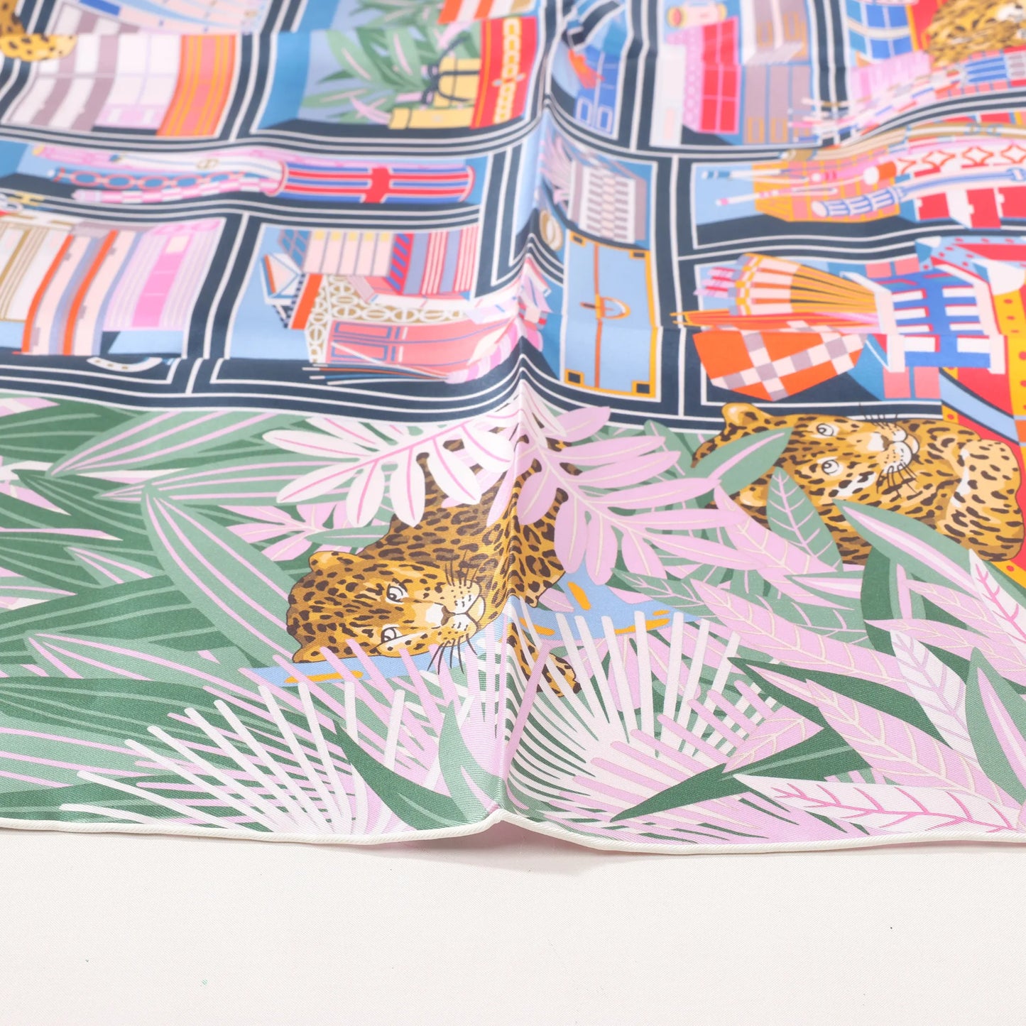 Hermès Carré 90 Double Face "Les Douze Léopards" Mouchoir en soie en Multicolore