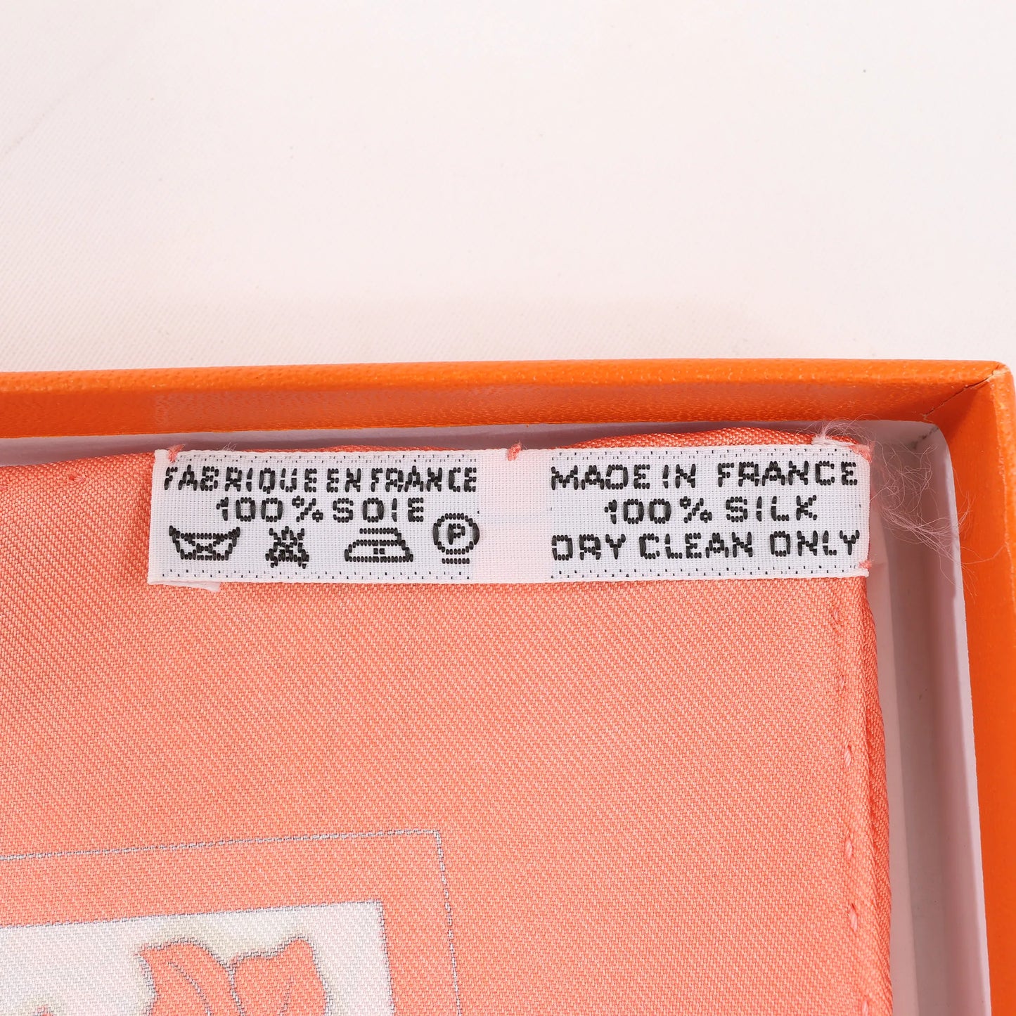 Hermès Carré 90 „Joyaux de LETE“ Seidentaschentuch in Rosa