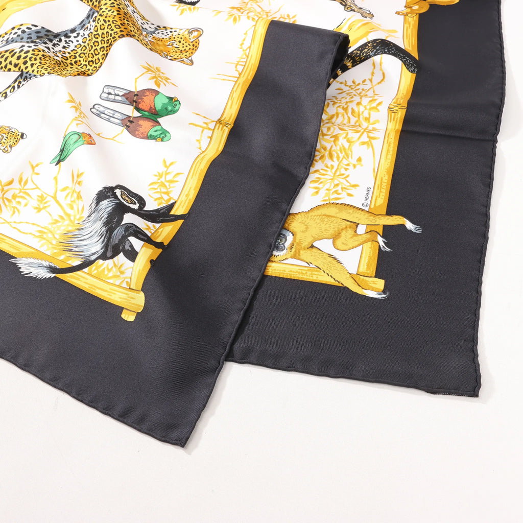 Hermès Carré 90 "tendresse feline" Silk handkerchief in Black x Yellow