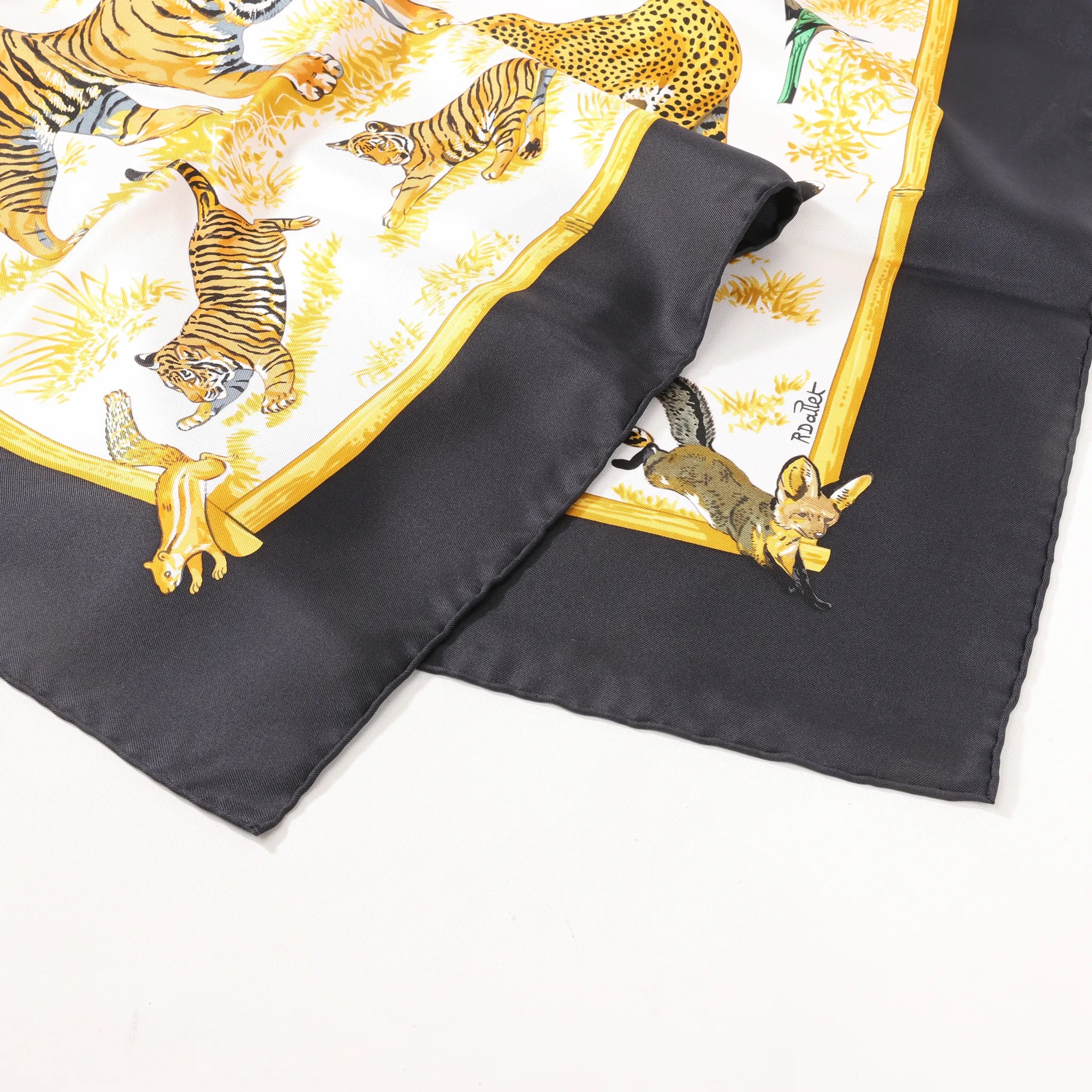 Hermès Carré 90 "tendresse feline" Silk handkerchief in Black x Yellow