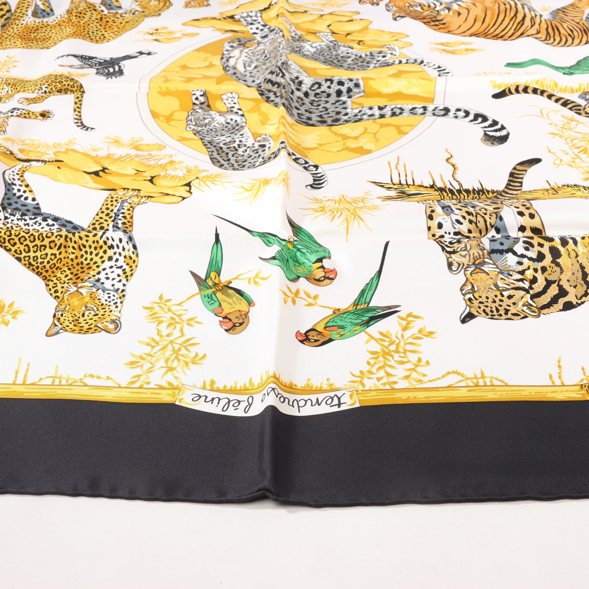 Hermès Carré 90 "tendresse feline" Silk handkerchief in Black x Yellow