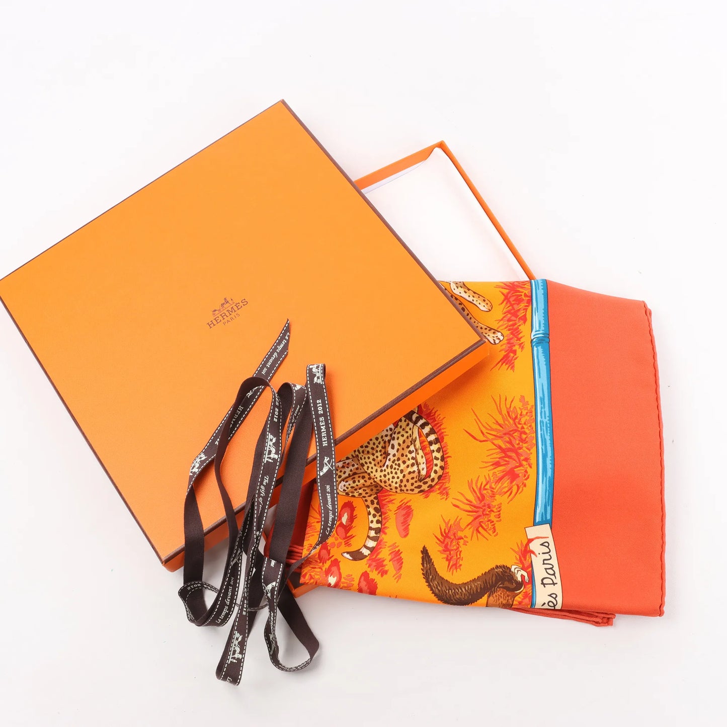 Hermès Carré 90 "Tendresse Feline" Silk handkerchief in Orange