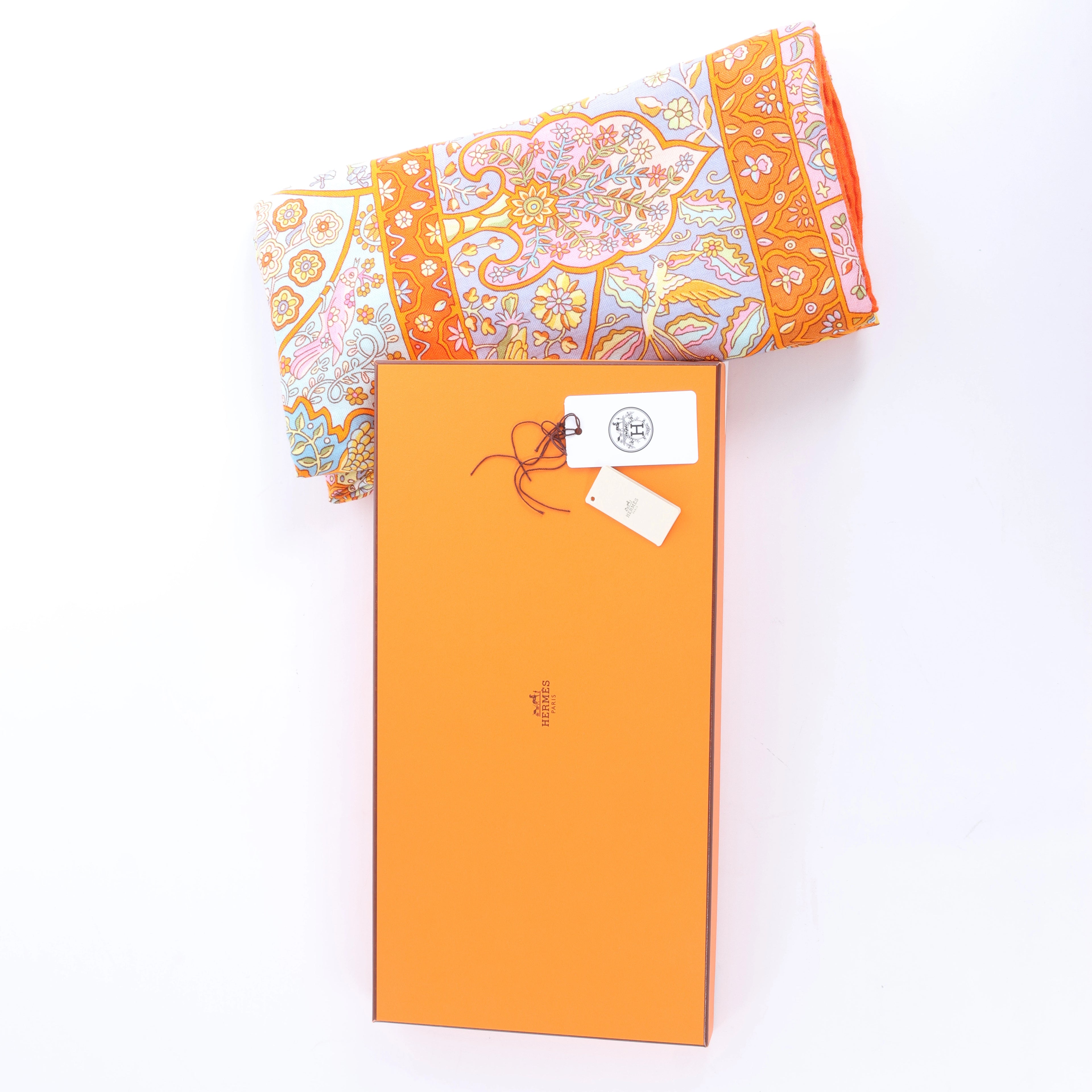 Pañuelo Hermès Carré Geant "LOCOMOTION" de cachemira y seda en beige