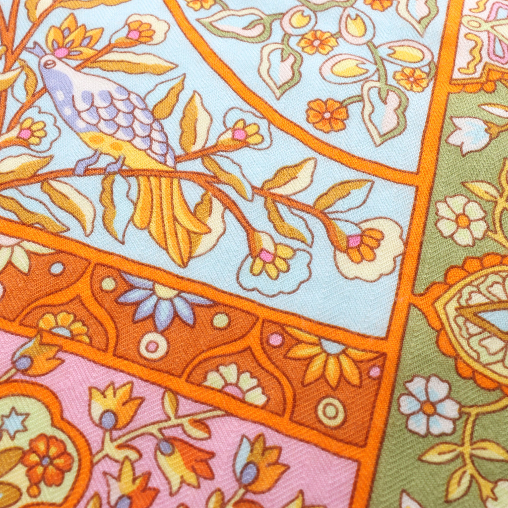 Pañuelo Hermès Carré Geant "LOCOMOTION" de cachemira y seda en beige