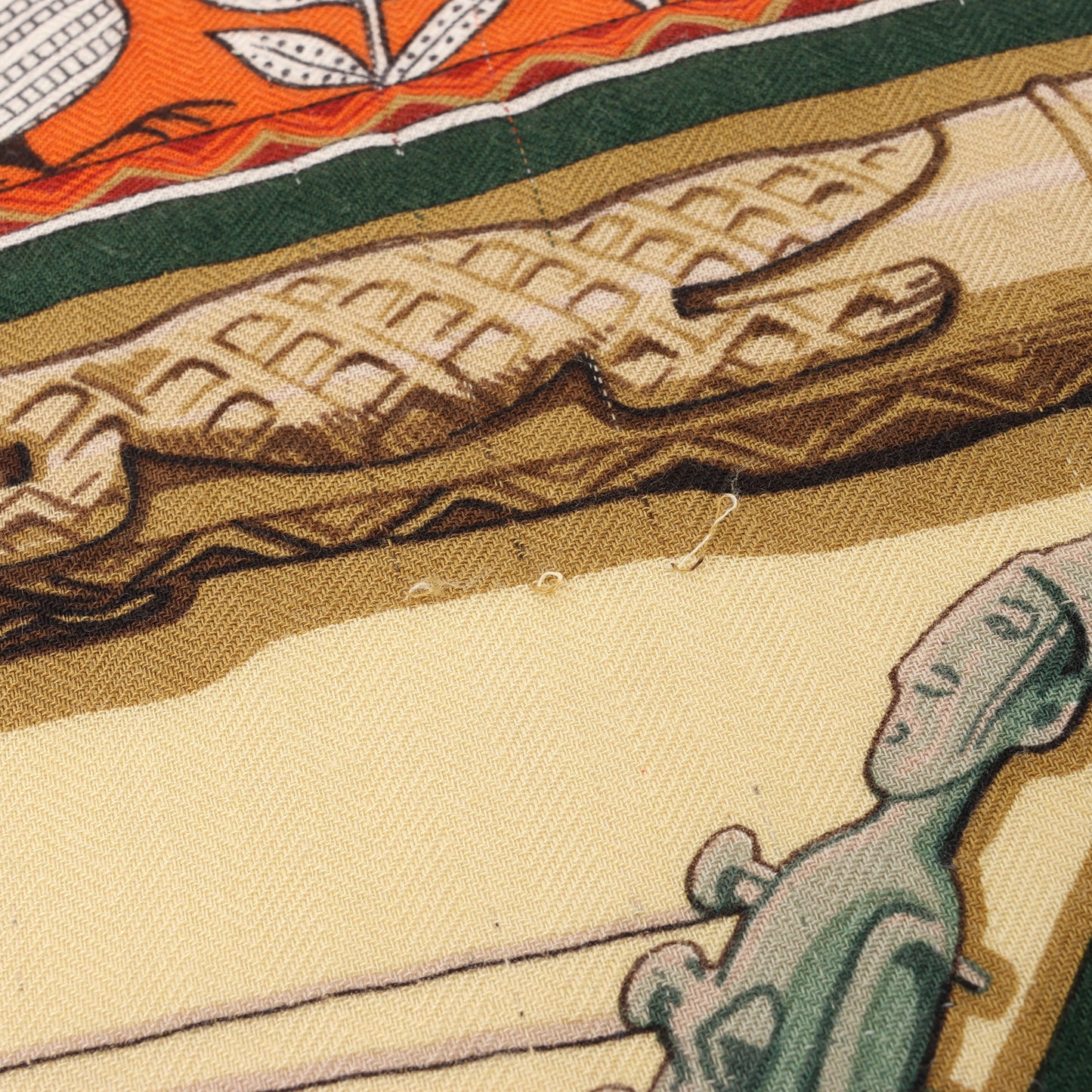 Hermès Carré Géant "Au Son du Tam" Foulard en Cachemire et Soie en Orange