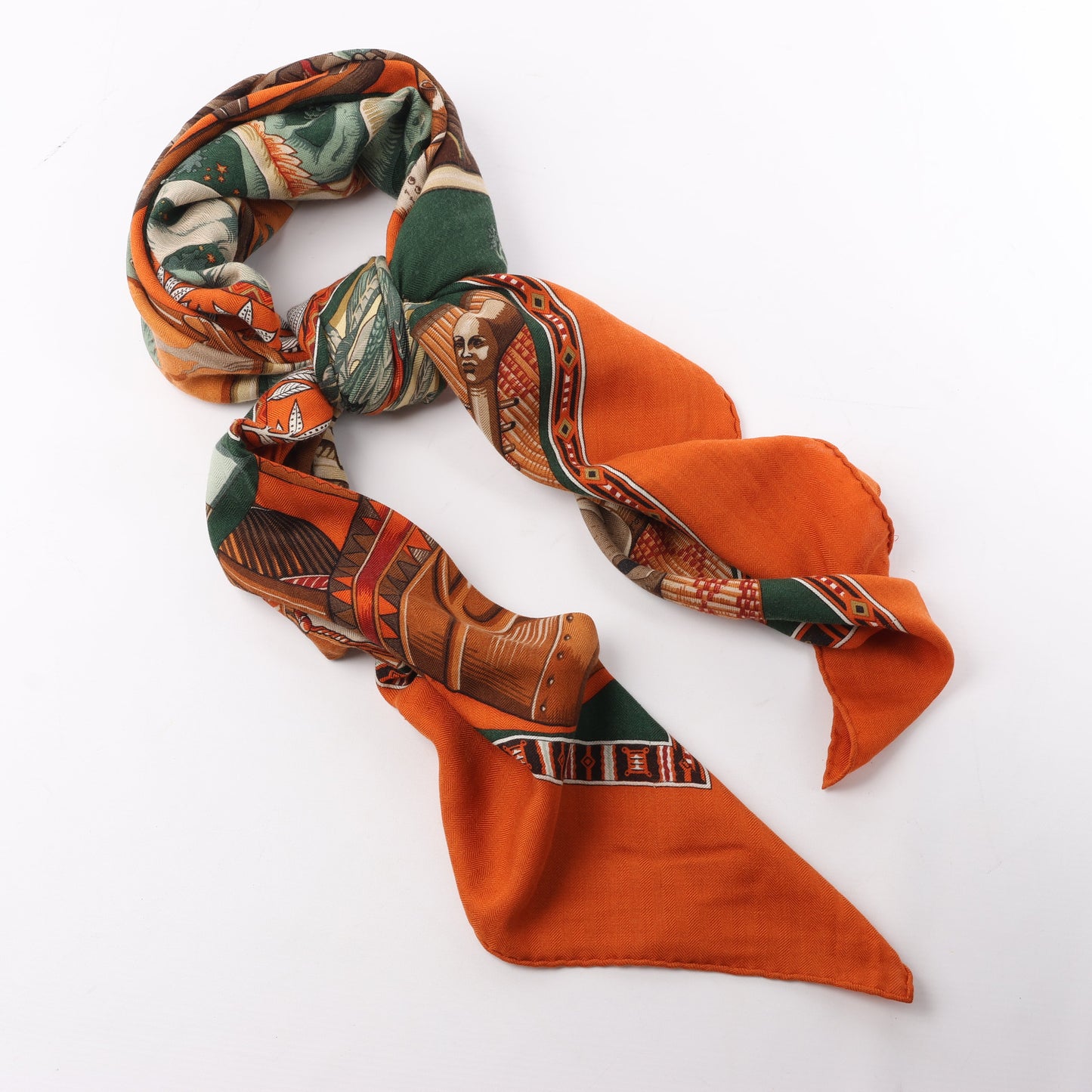 Hermès Carré Géant "Au Son du Tam" Foulard en Cachemire et Soie en Orange