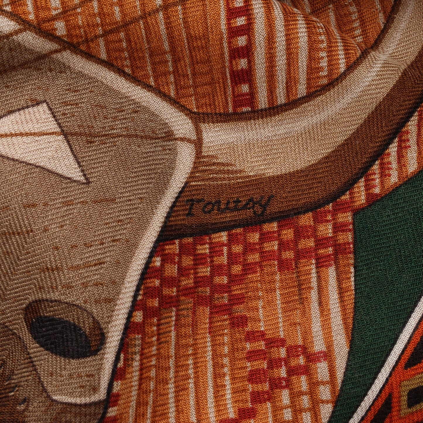 Hermès Carré Géant "Au Son du Tam" Foulard en Cachemire et Soie en Orange