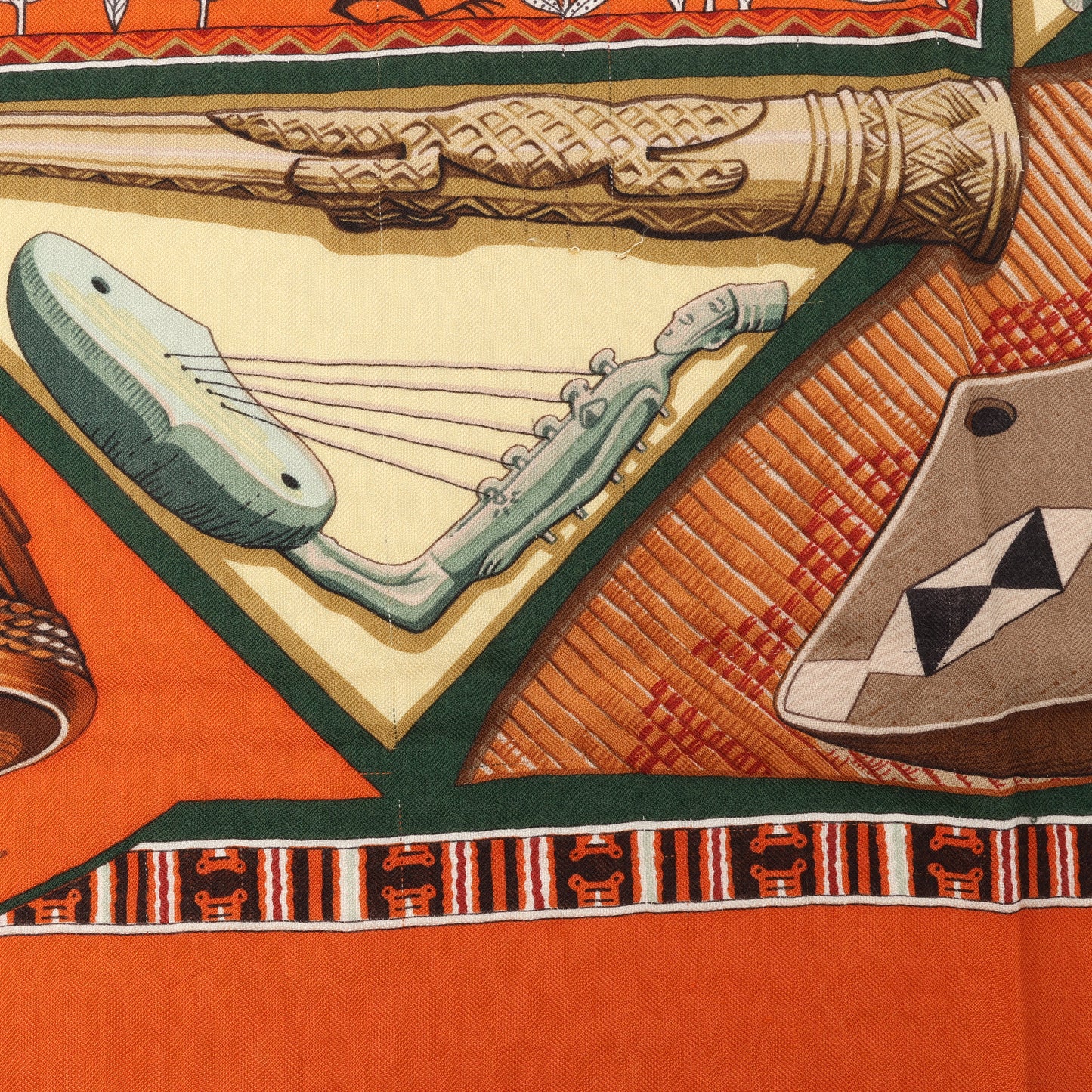 Hermès Carré Géant "Au Son du Tam" Foulard en Cachemire et Soie en Orange