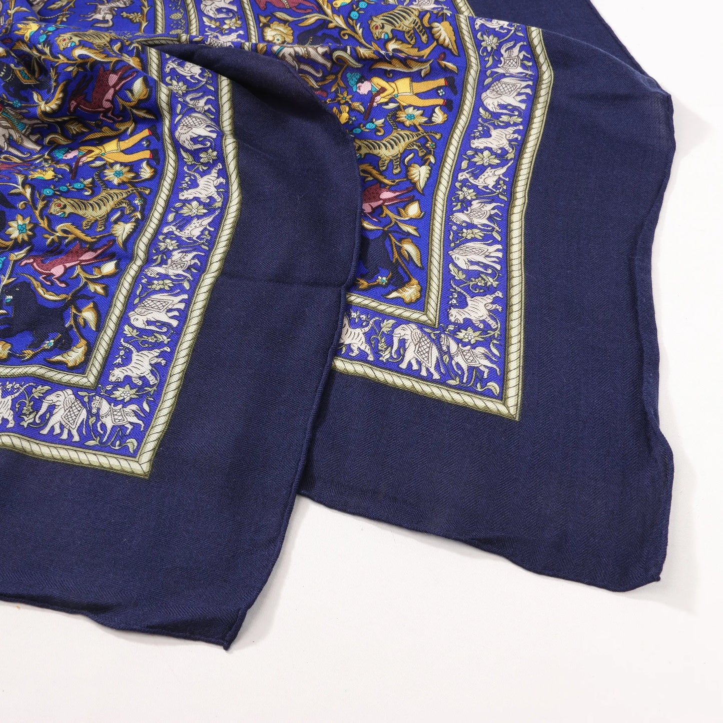 Hermès Carré Géant Schal „CHASSE EN INDE“ aus Kaschmir und Seide in Marineblau