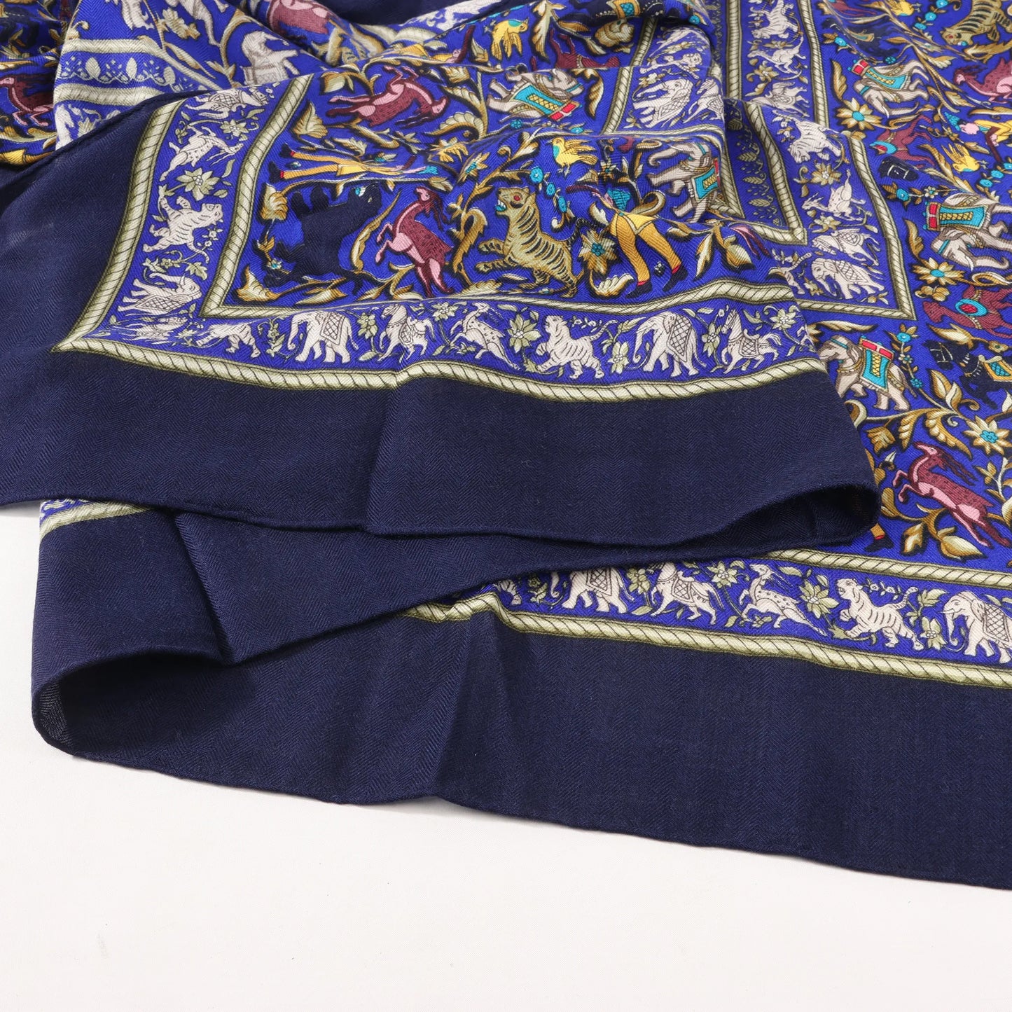 Hermès Carré Géant Schal „CHASSE EN INDE“ aus Kaschmir und Seide in Marineblau
