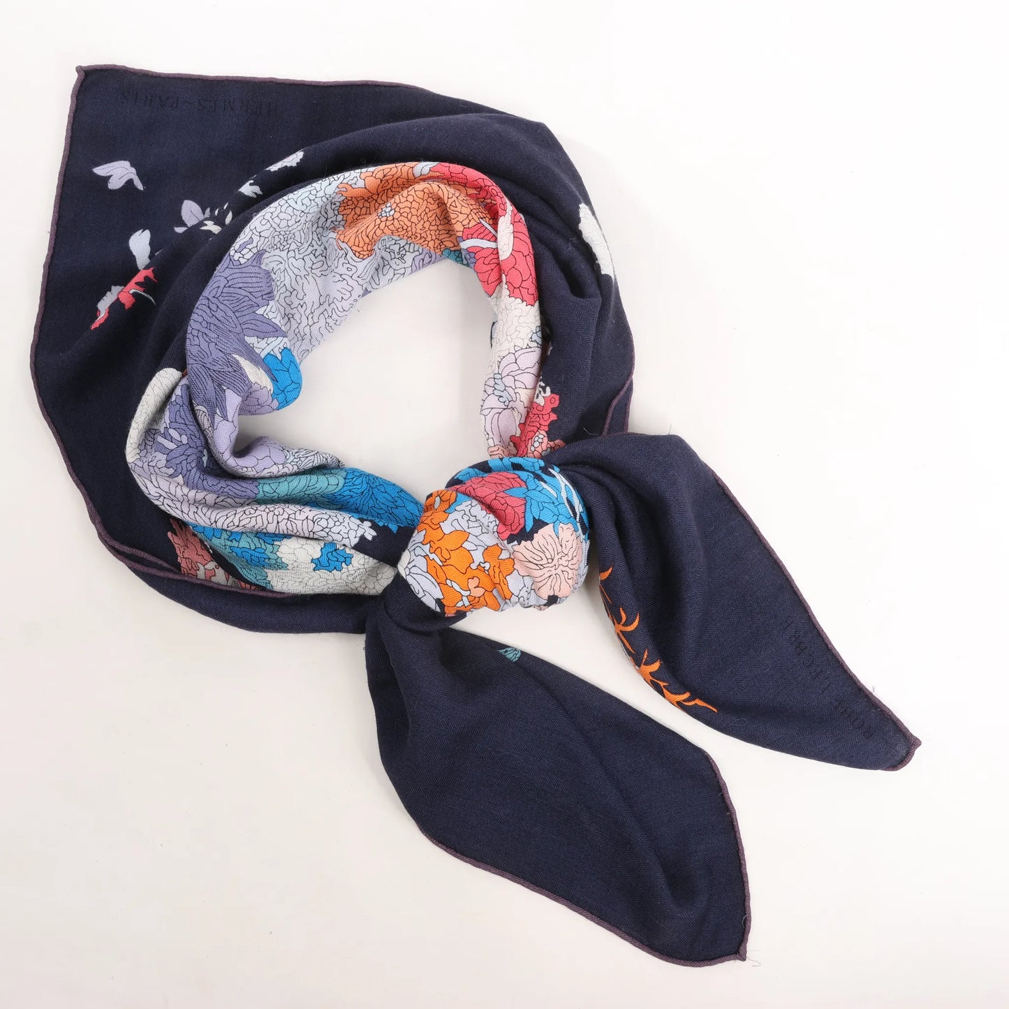 Hermès Carré Géant "Robe Legere" Mouchoir en Cachemire x Soie en Bleu Marine