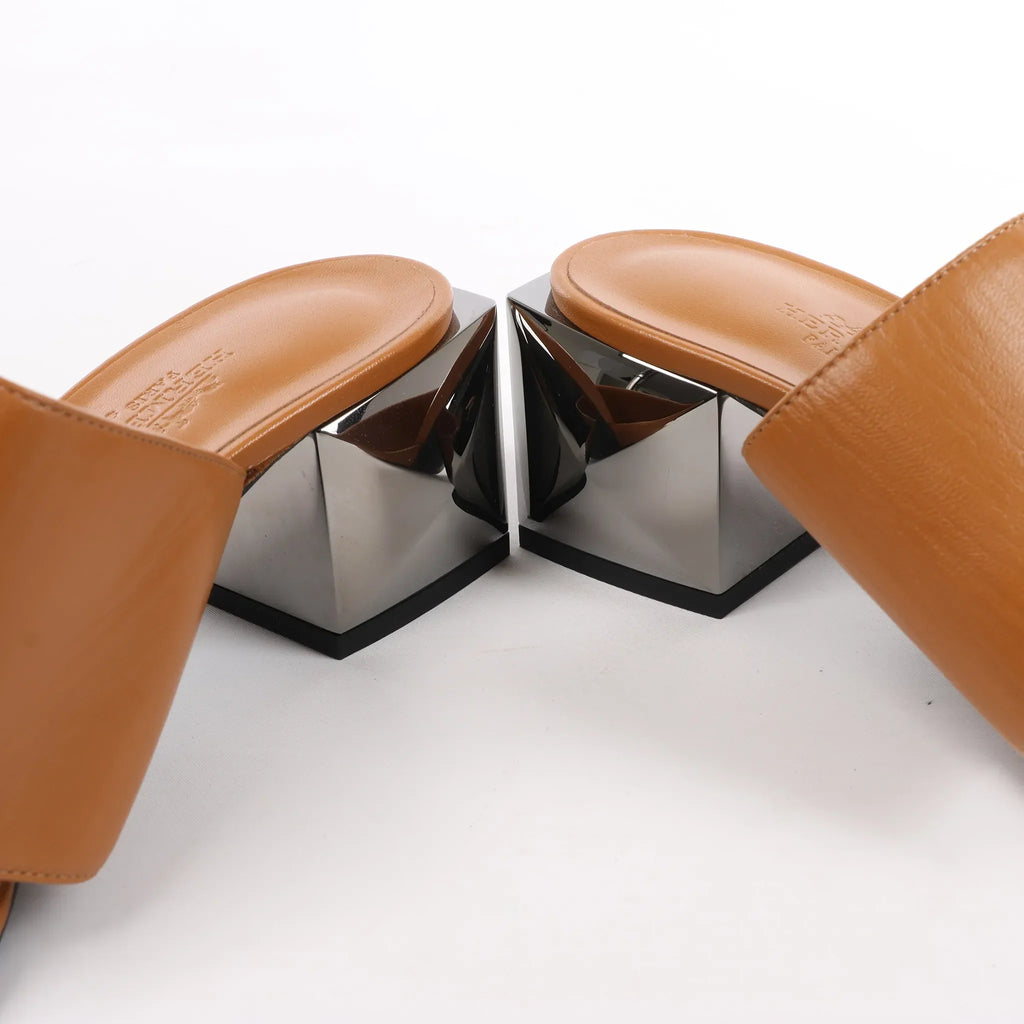 HERMES Cornelia Leather Sandals in Brown, Size 39 EU