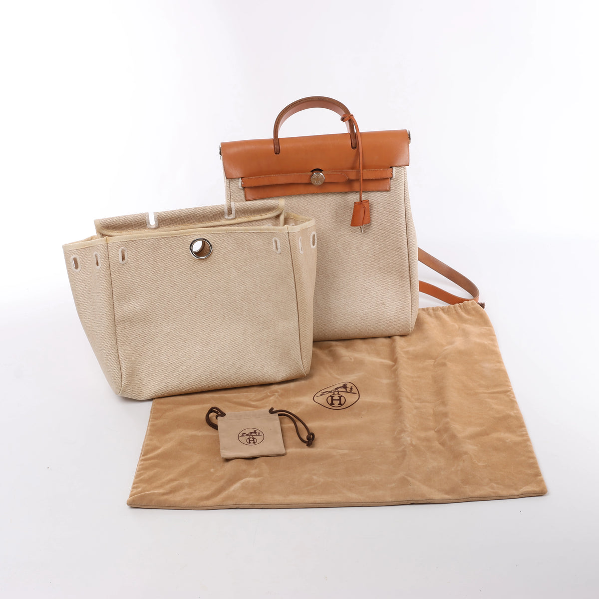 HERMES Victoria 43 Taurillon Clemence Herrajes de metal dorado en Rouge H □D: 2000