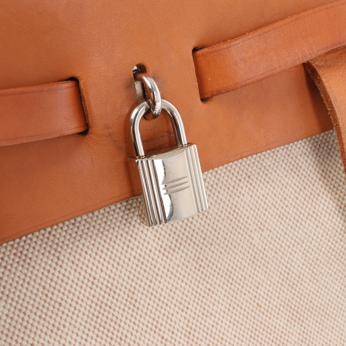 HERMES Victoria 43 Taurillon Clemence Herrajes de metal dorado en Rouge H □D: 2000