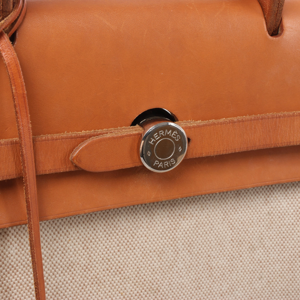 HERMES Victoria 43 Taurillon Clemence Herrajes de metal dorado en Rouge H □D: 2000