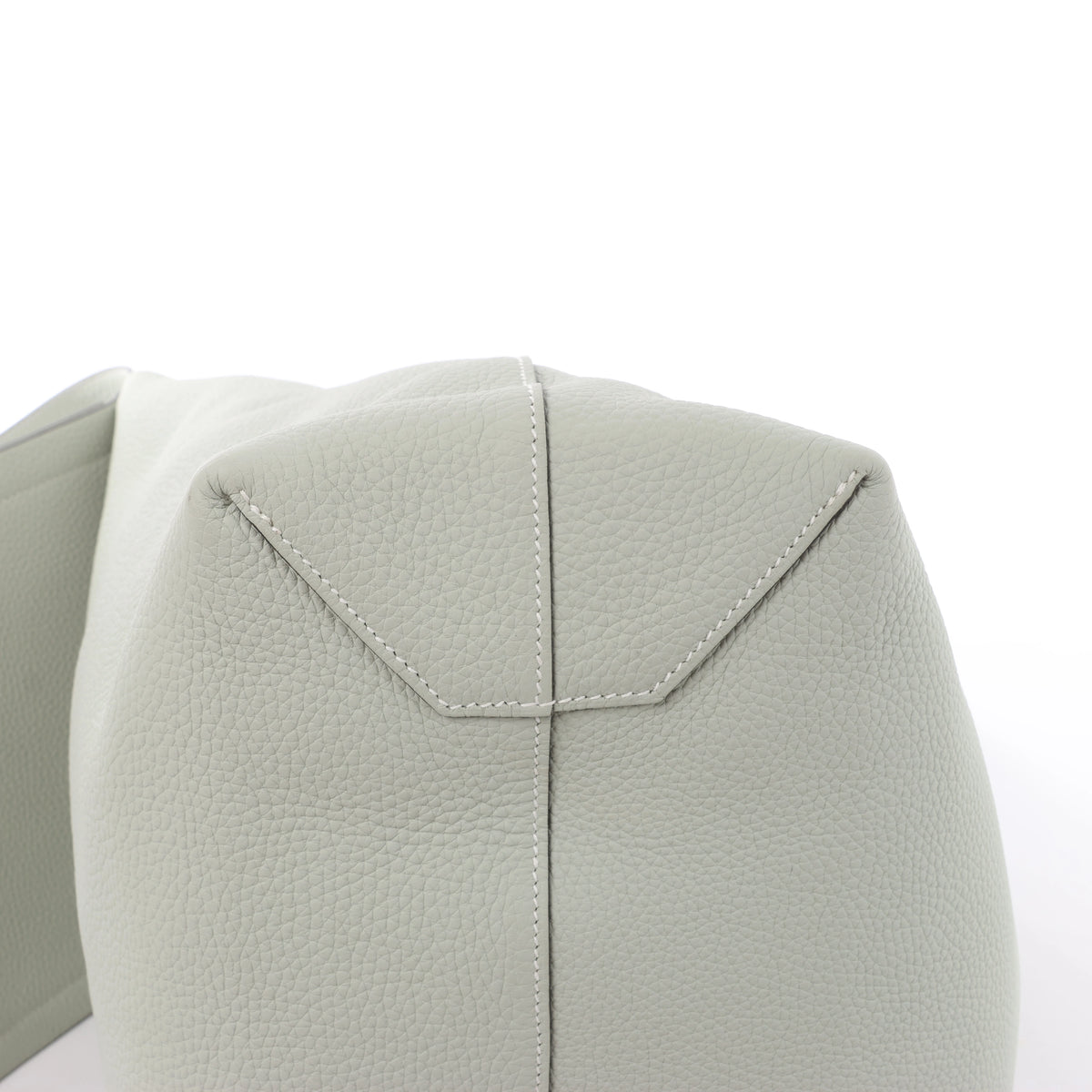 Hermès Cabasellier 46 Taurillon Clemence Shoulder Bag in Gray Gris Neve B: 2023