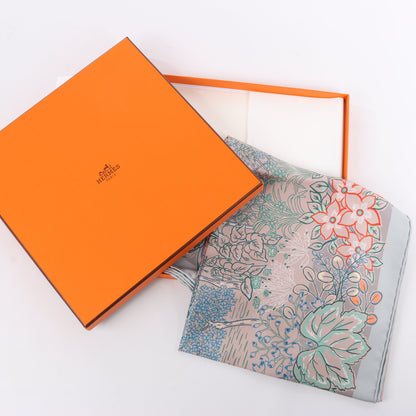 Hermès Carré 90 "Mille Feuilles de Soie" Foulard 100% Soie en Gris