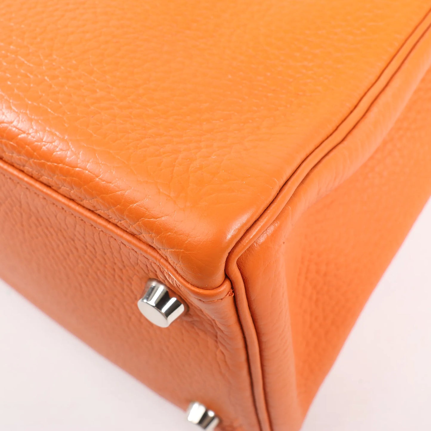 HERMÈS Kelly 28 Le Tournay Taurillon Clemence Handbag in Orange Silver Metal Fittings □H: 2004