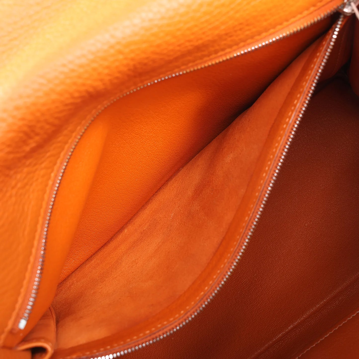 HERMÈS Kelly 28 Le Tournay Taurillon Clemence Handbag in Orange Silver Metal Fittings □H: 2004