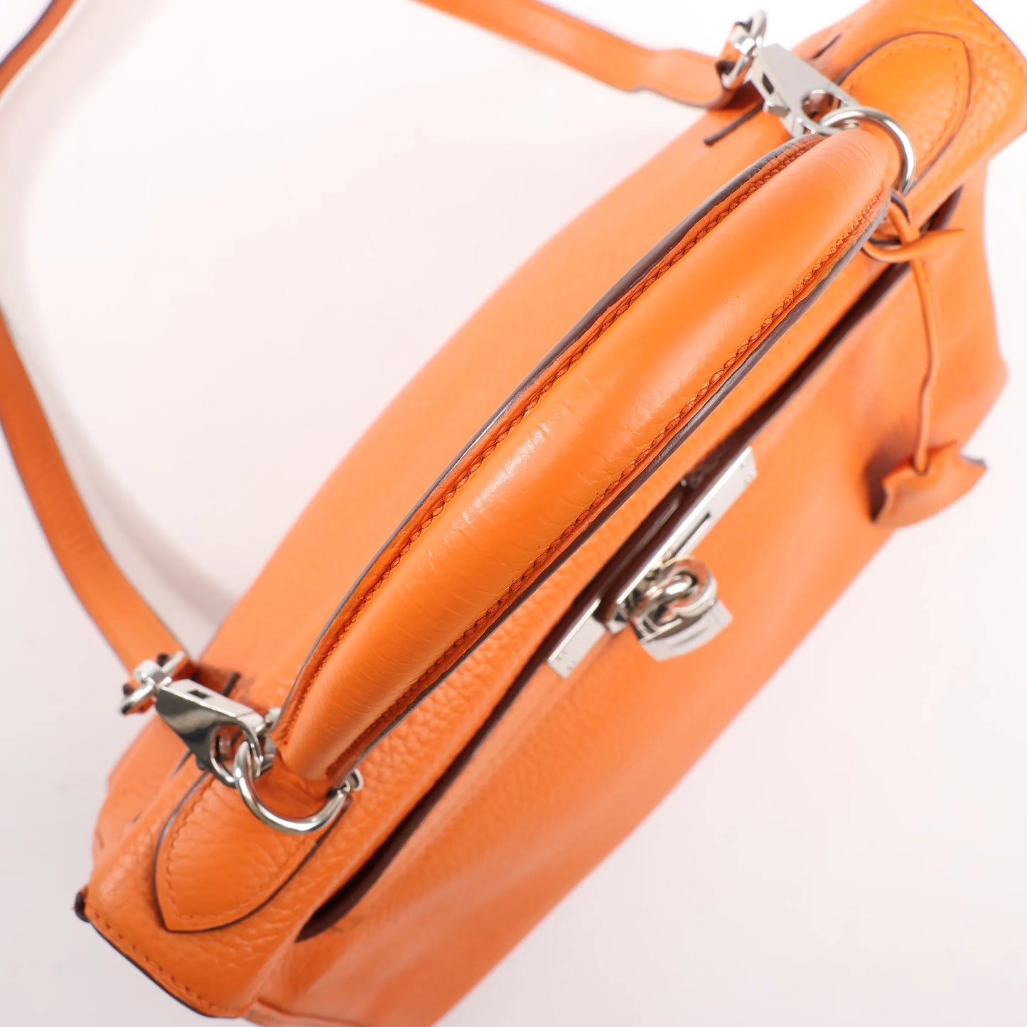 HERMÈS Kelly 28 Le Tournay Taurillon Clemence Handbag in Orange Silver Metal Fittings □H: 2004