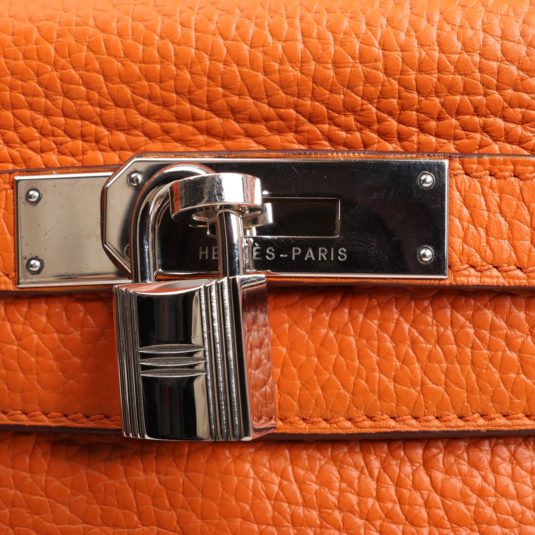 HERMÈS Kelly 28 Le Tournay Taurillon Clemence Handbag in Orange Silver Metal Fittings □H: 2004