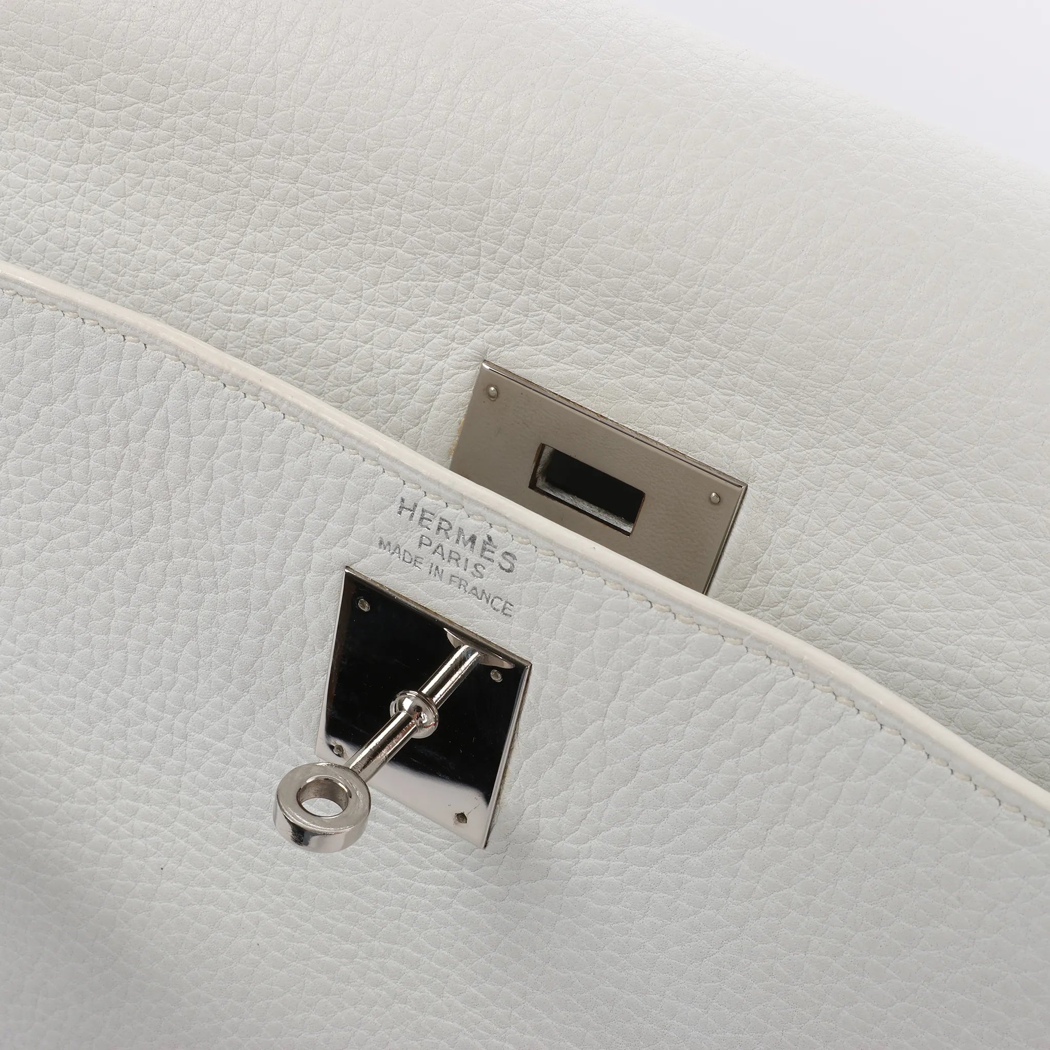 HERMÈS Kelly 40 Le Tournay Taurillon Clemence Handbag in White □D: 2000