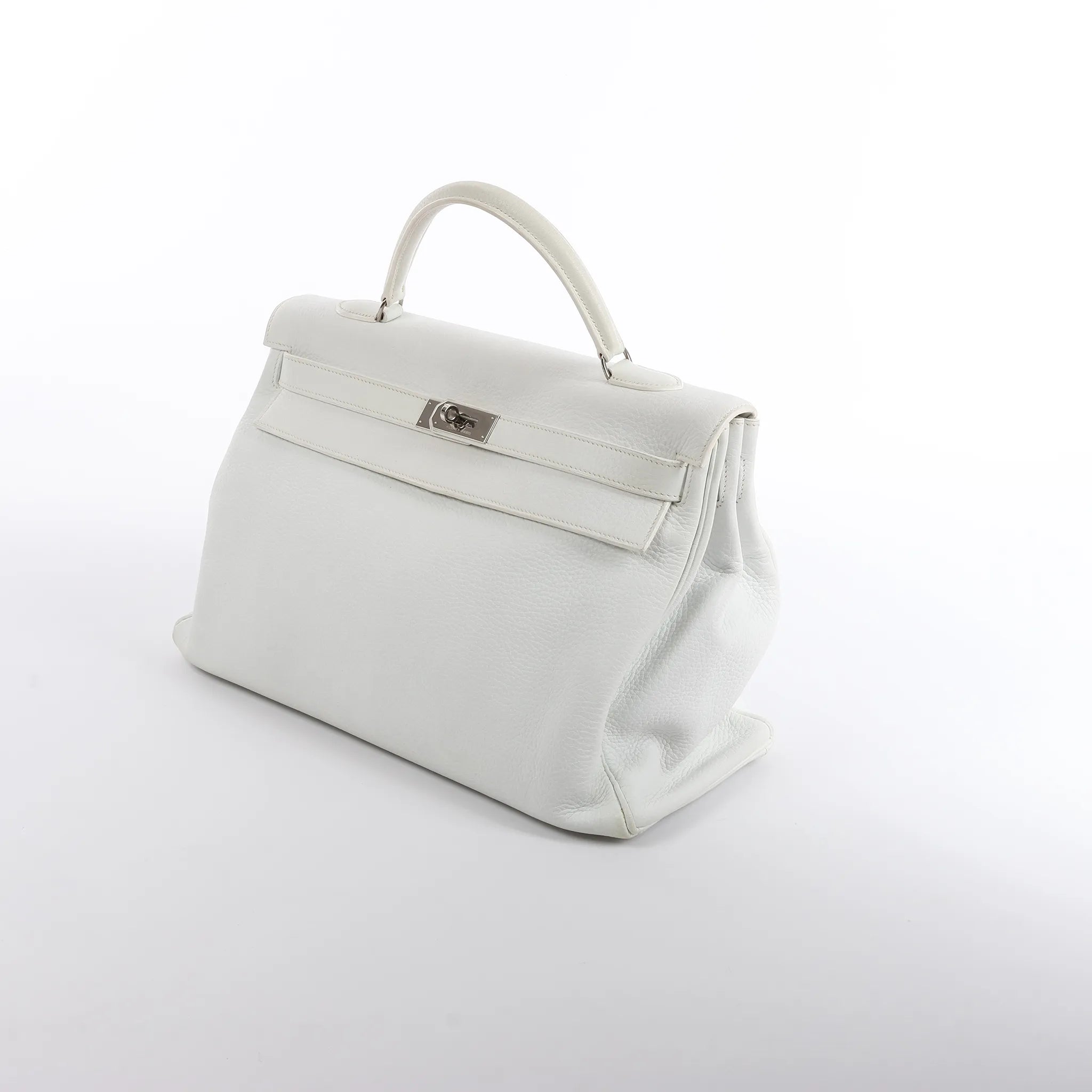 HERMÈS Kelly 40 Le Tournay Taurillon Clemence Handbag in White □D: 2000