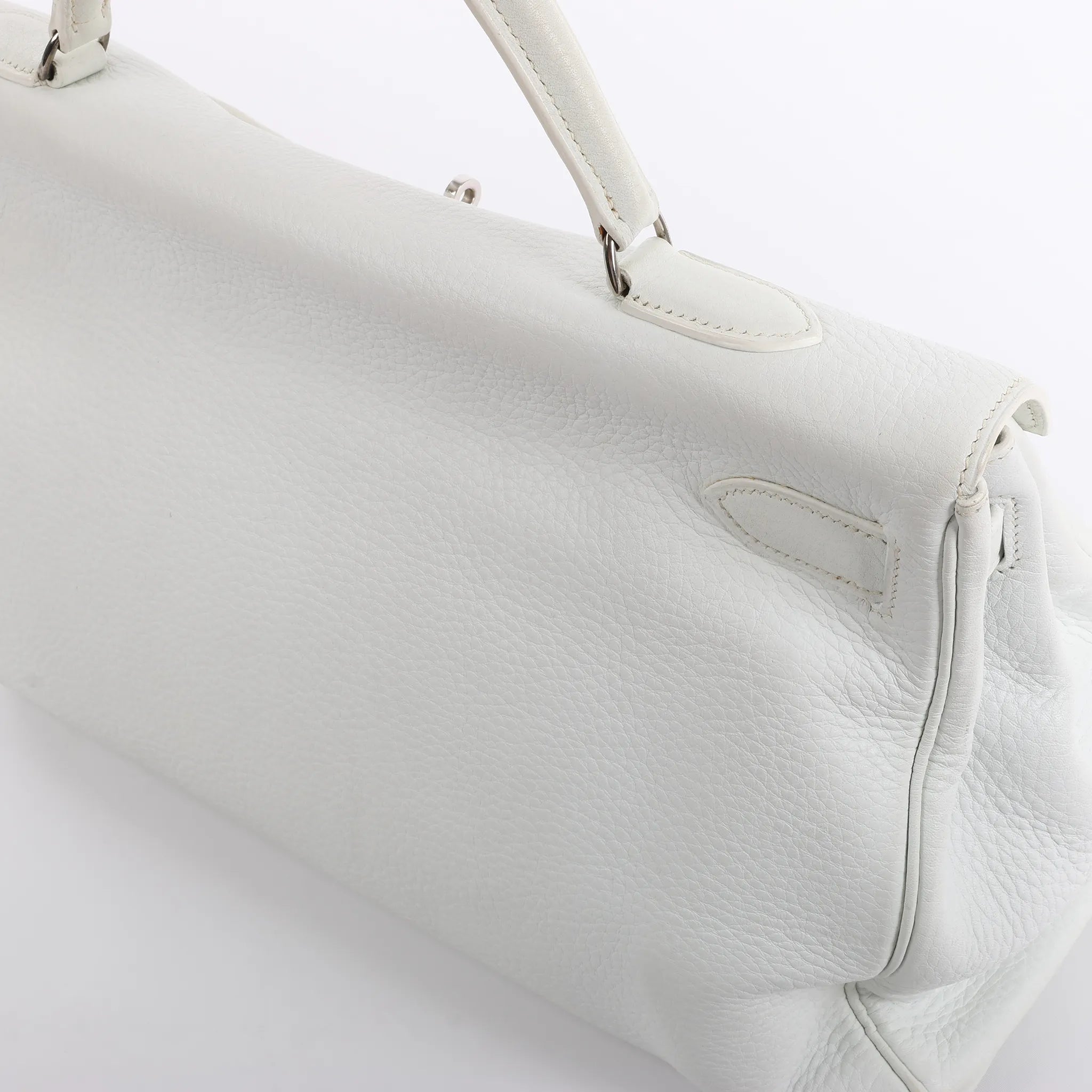 HERMÈS Kelly 40 Le Tournay Taurillon Clemence Handbag in White □D: 2000