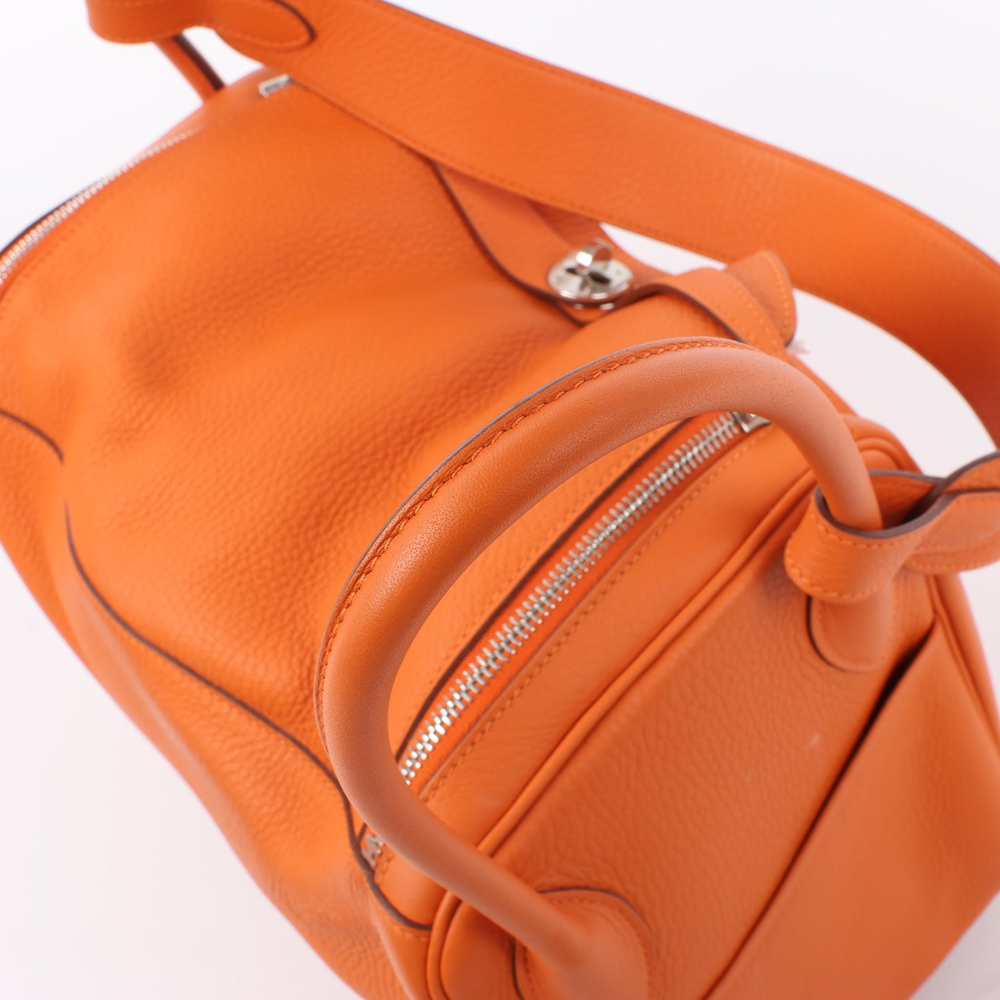 Sac à main Hermès Lindy 34 Taurillon Clémence Orange, garnitures en métal argenté □P:2012