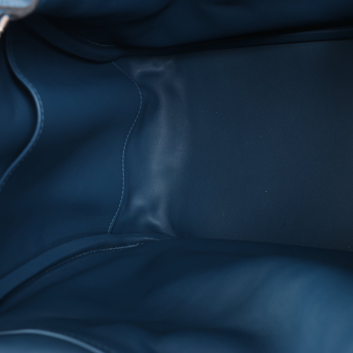 Sac à main Hermès Lindy 34 Veau Swift Bleu de Galice, garnitures en métal argenté, 2 voies □R: 2014