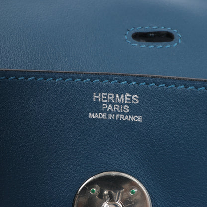 Sac à main Hermès Lindy 34 Veau Swift Bleu de Galice, garnitures en métal argenté, 2 voies □R: 2014
