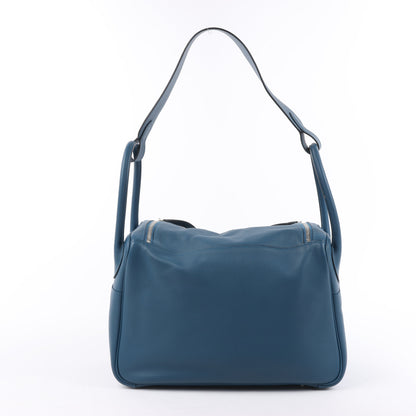 Sac à main Hermès Lindy 34 Veau Swift Bleu de Galice, garnitures en métal argenté, 2 voies □R: 2014