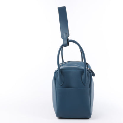 Sac à main Hermès Lindy 34 Veau Swift Bleu de Galice, garnitures en métal argenté, 2 voies □R: 2014