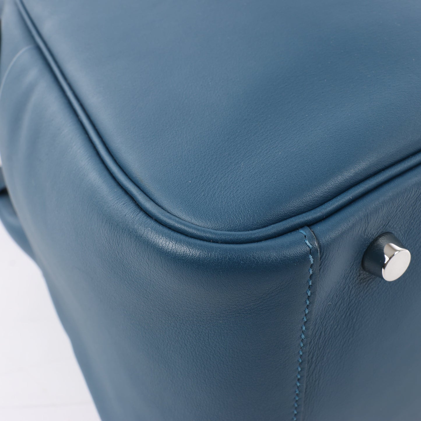 Sac à main Hermès Lindy 34 Veau Swift Bleu de Galice, garnitures en métal argenté, 2 voies □R: 2014